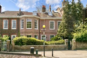 The Green, Hampton Court Road, East Molesey- click for photo gallery